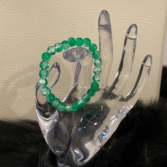 Shiny Green Beaded Bracelet - Picture 2 of 2